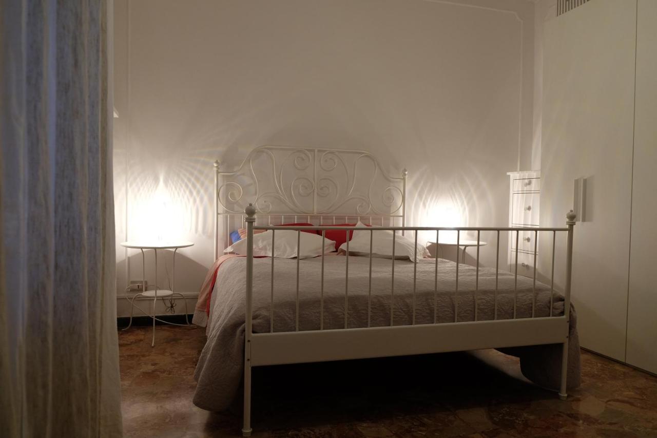 Apartmán Spaziosa Matrimoniale Nel Centro Di Modena Exteriér fotografie