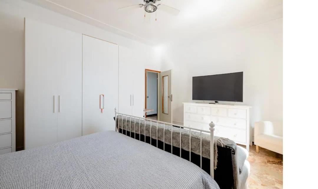 Apartmán Spaziosa Matrimoniale Nel Centro Di Modena Exteriér fotografie